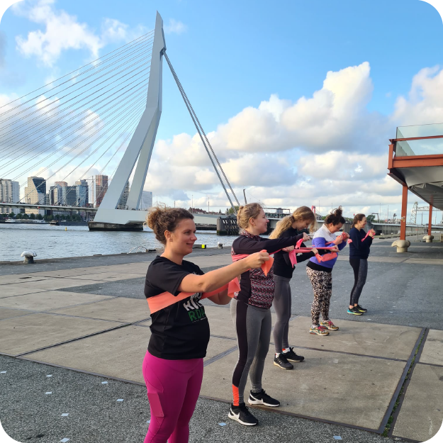 Mom in Balance Erasmusbrug, Rotterdam